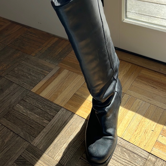 Santana Canada insulated knee high black boots. Like new - Picture 1 of 4